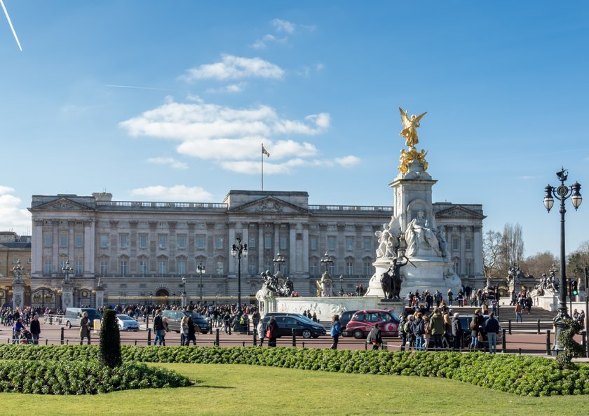 Pałac Buckingham jest w centrum Londynu.