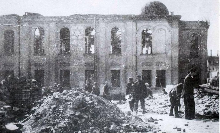 Zniszczona Wielka Synagoga w 1941 r.