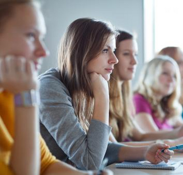 Sprawa dotyczyła studentki, która zaskarżyła do sądu decyzję rektora o skreśleniu jej z listy studentów.