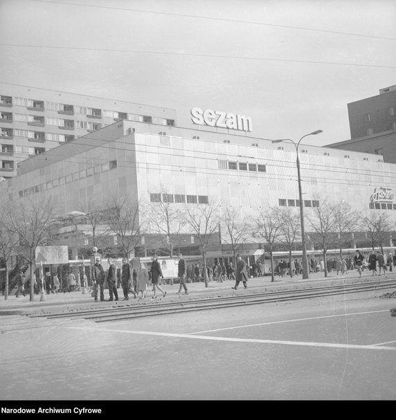 Sceny uliczne ze śródmieścia Warszawy (1969)