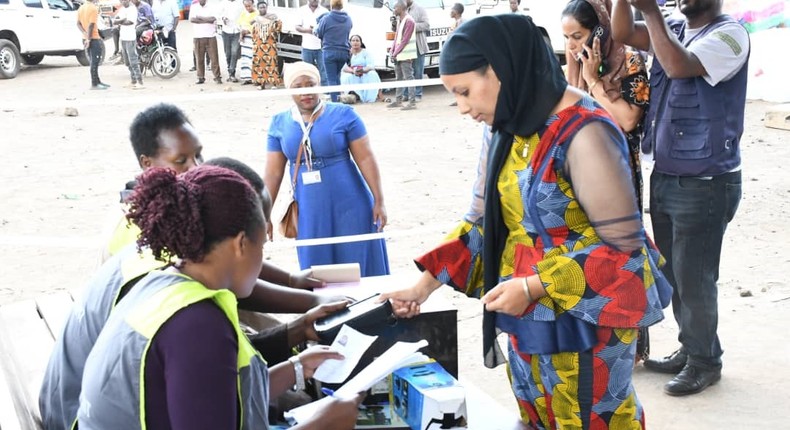 NUP candidate Zubedi Sultan Salim casting her vote in Kisoro (Courtesy: Daily Monitor)