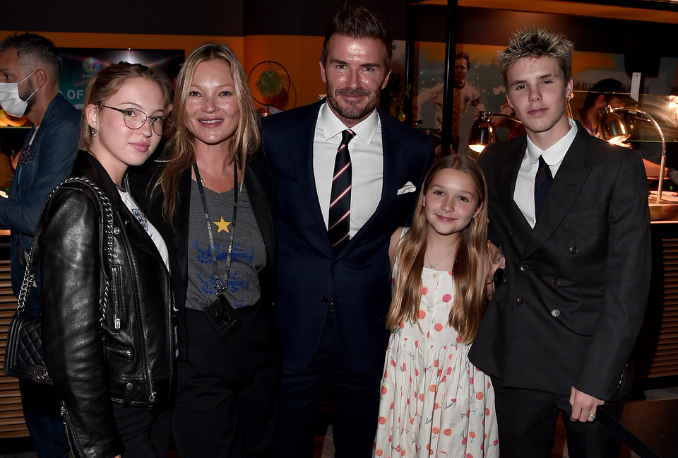 David Beckham z dziećmi i Kate Moss z córką