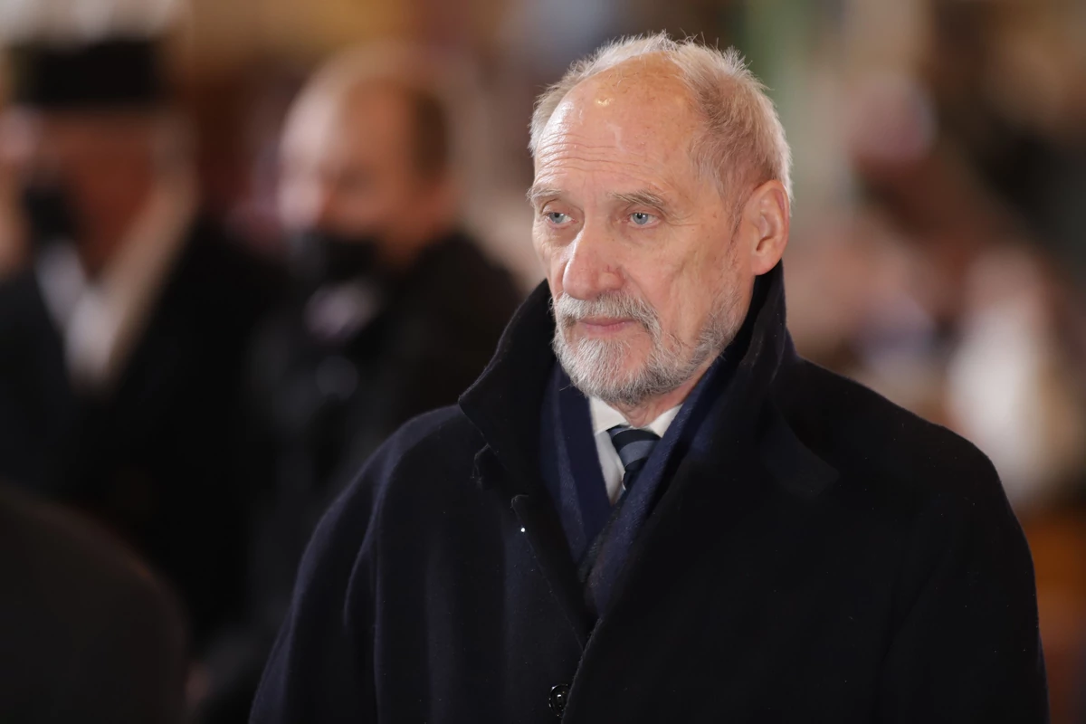  Antoni Macierewicz przyłapany. I to dwa razy na tym samym