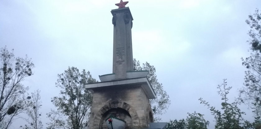 Próbowali wysadzić pomnik żołnierzy radzieckich