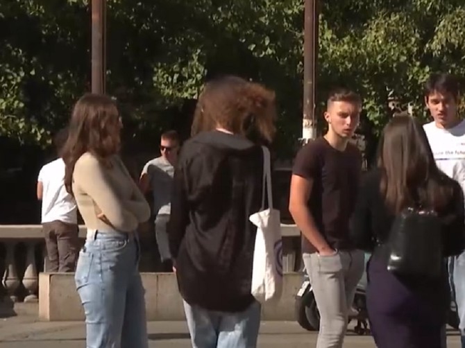 Žene i muškarci u Srbiji, ko je obrazovaniji, bolje plaćen za svoj posao i kakva zanimanja  biraju