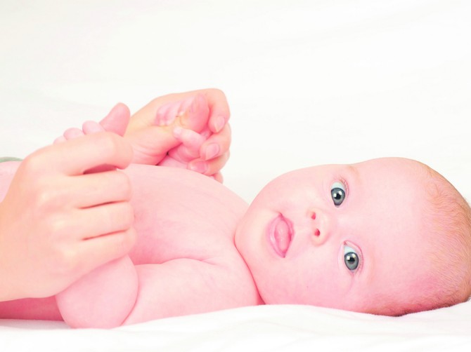 137163_stockphotonewbornbabygirlisolatedonwhite114726793