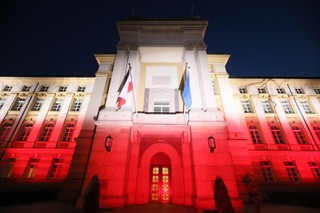 Rzeczniczka rządu: Nagród nie ma i nie będzie, a parlamentarzyści zarobią mniej