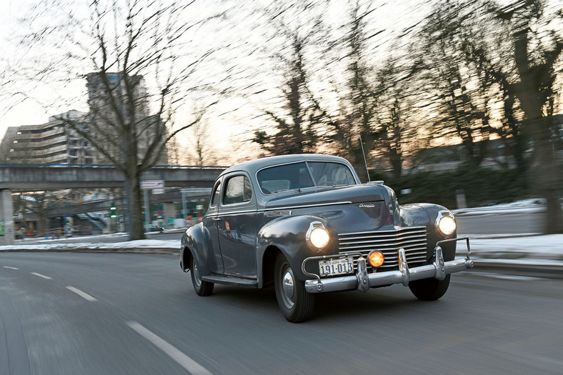 Chrysler Royal Business Coupé, 1940 - 16,9 l/100 km