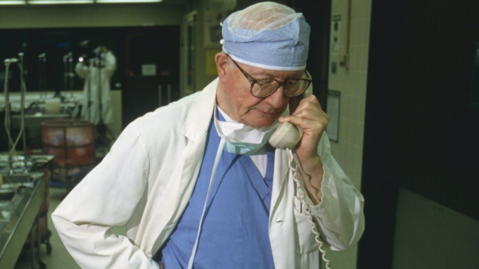 Neurochirurg Robert J. White