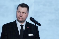 Koniec z pracą domową. Czarnek grzmi: To wielka ściema