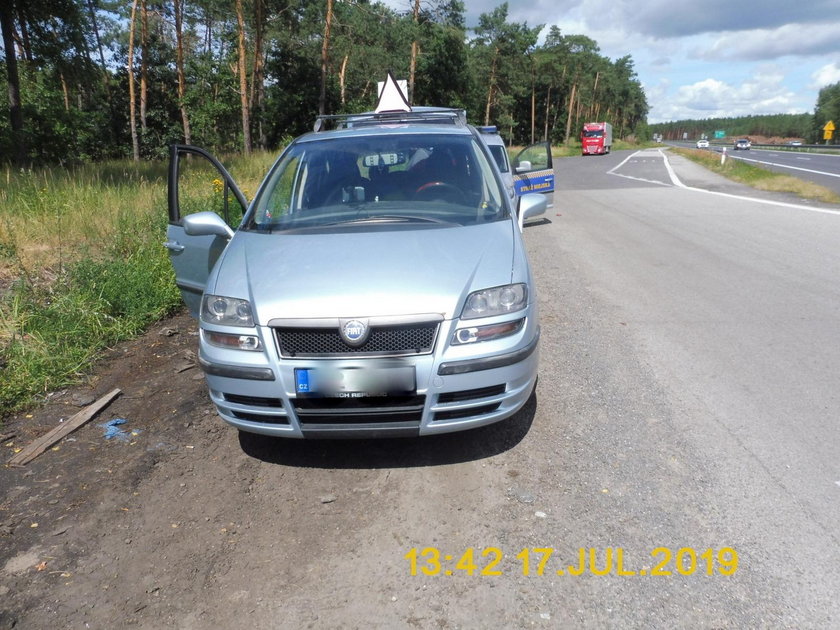 Czechom zepsuł się samochód w pobliżu Goleniowa. Turystom