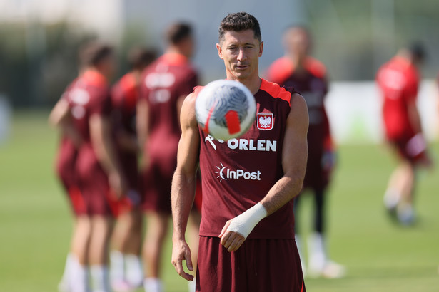 Kapitan reprezentacji Polski Robert Lewandowski podczas treningu kadry w podwarszawskich Książenicach