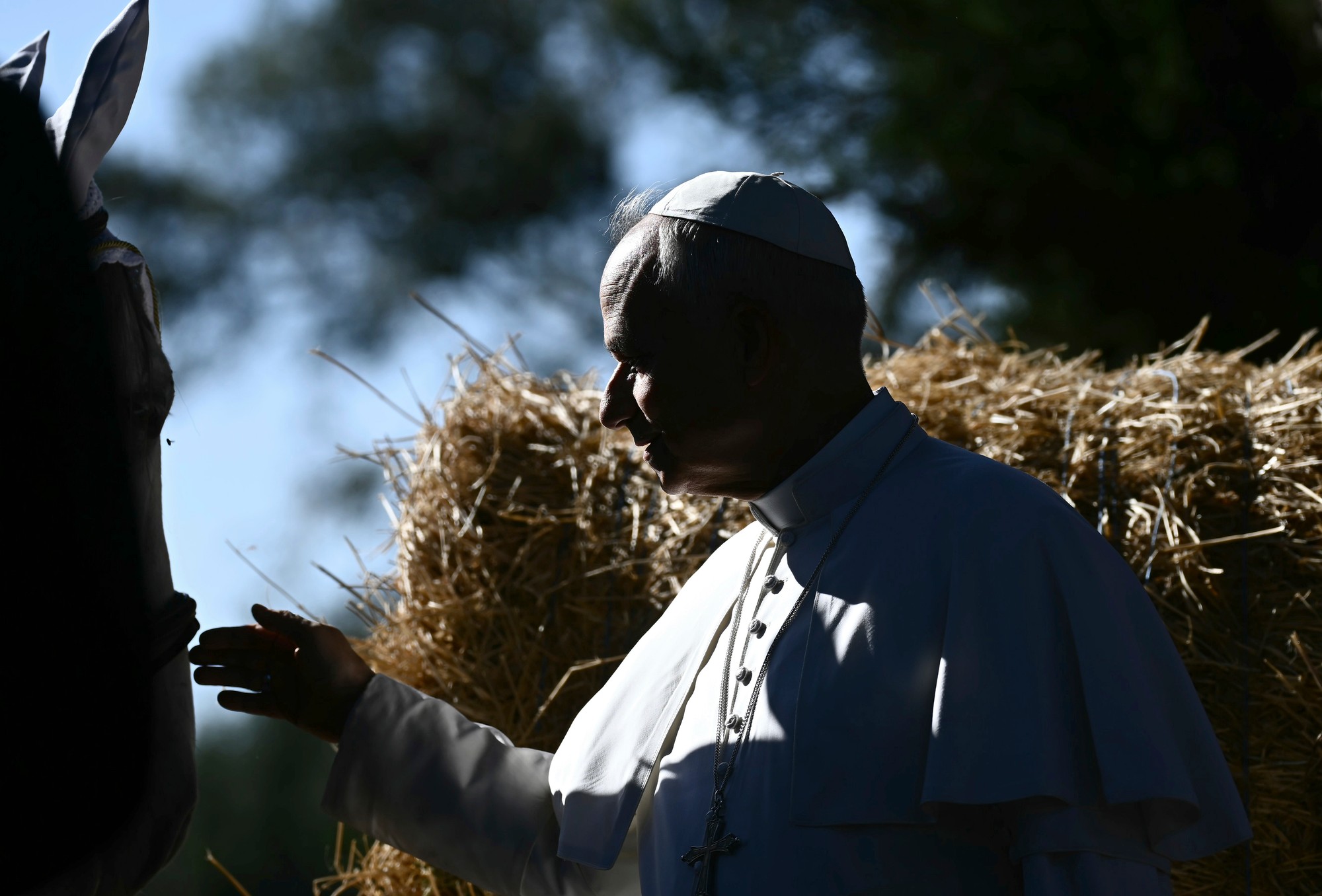 Pápež Lev XIV. po slávnostnom otvorení centra Borgo Laudato Si' (v preklade: Dedinka Laudato Si').