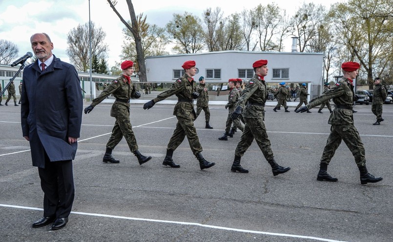 Antoni Macierewicz obserwował szkolenie kadetów z klas mundurowych w Warszawie