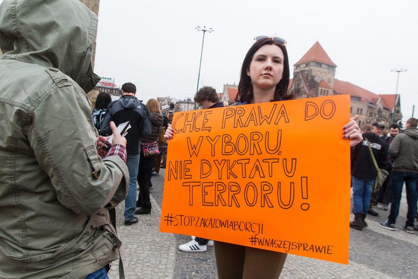 Manifestacja przeciwko zaostrzeniu ustawy antyaborcyjnej