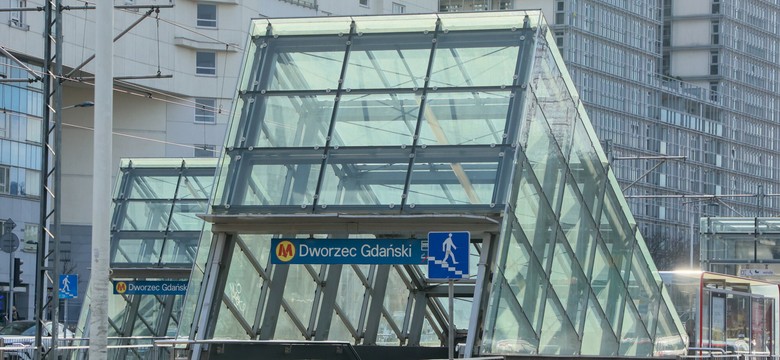 Znowu awaria w warszawskim metrze. Dym na jednej ze stacji