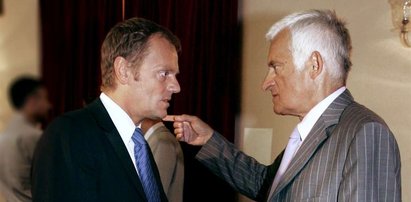 Buzek bije Tuska na głowę