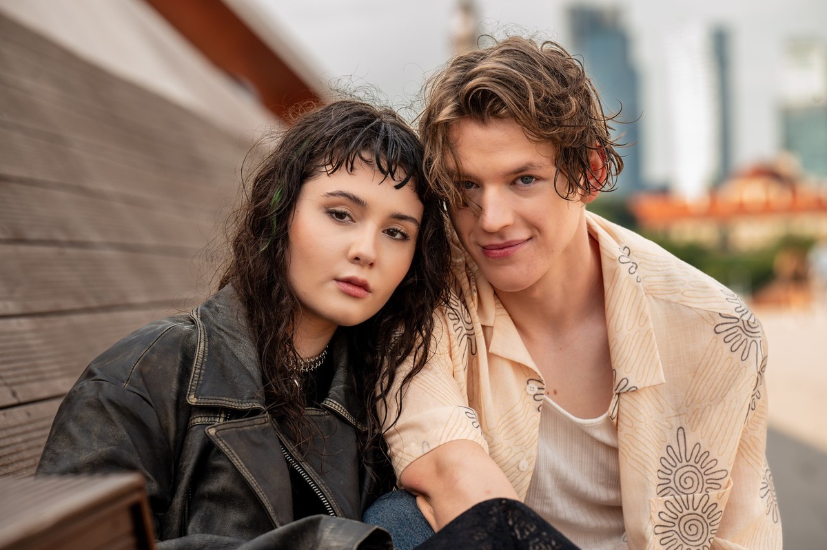 Hugo Tarres (Dante) i Wiktoria Koprowska (Nel) w filmie "Piep*zyć Mickiewicza 2"
