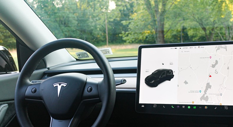 A Tesla driver took a 6,392-mile road trip using Autopilot and Full ...
