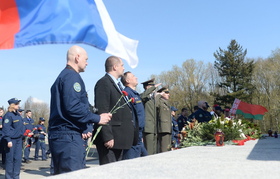 WARSZAWA MAUZOLEUM ARMII CZERWONEJ RAJD DROGAMI CHWAŁY (Uczestnicy rajdu)