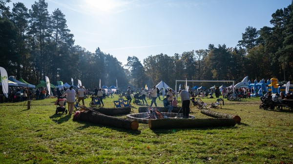Wydarzeniu zawsze towarzyszy piknik rodzinny z atrakcjami dla dzieci i rodziców. Można wziąć udział w bezpłatnych warsztatach, skorzystać ze strefy sportowej, animacyjnej, edukacyjnej oraz gastronomicznej. 