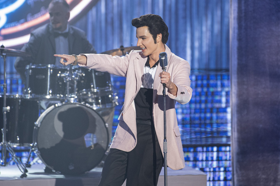 Jakub Zdrójkowski jako Elvis Presley w programie "Twoja twarz brzmi znajomo"