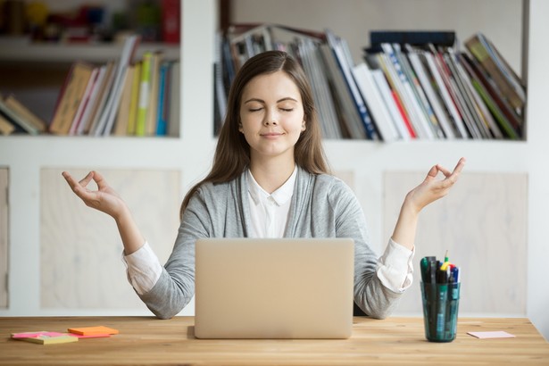 wellbeing hr praca pracownik minfulness uważność medytacja spokój nastrój samopoczucie