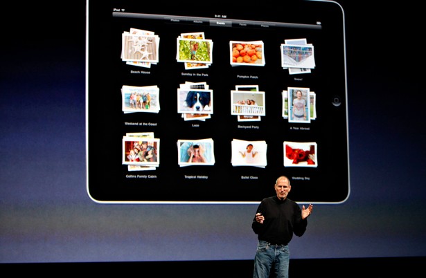 Steve Jobs prezentuje nowy produkt firmy Apple Ipad w Yerba Buena Center w San Francisco