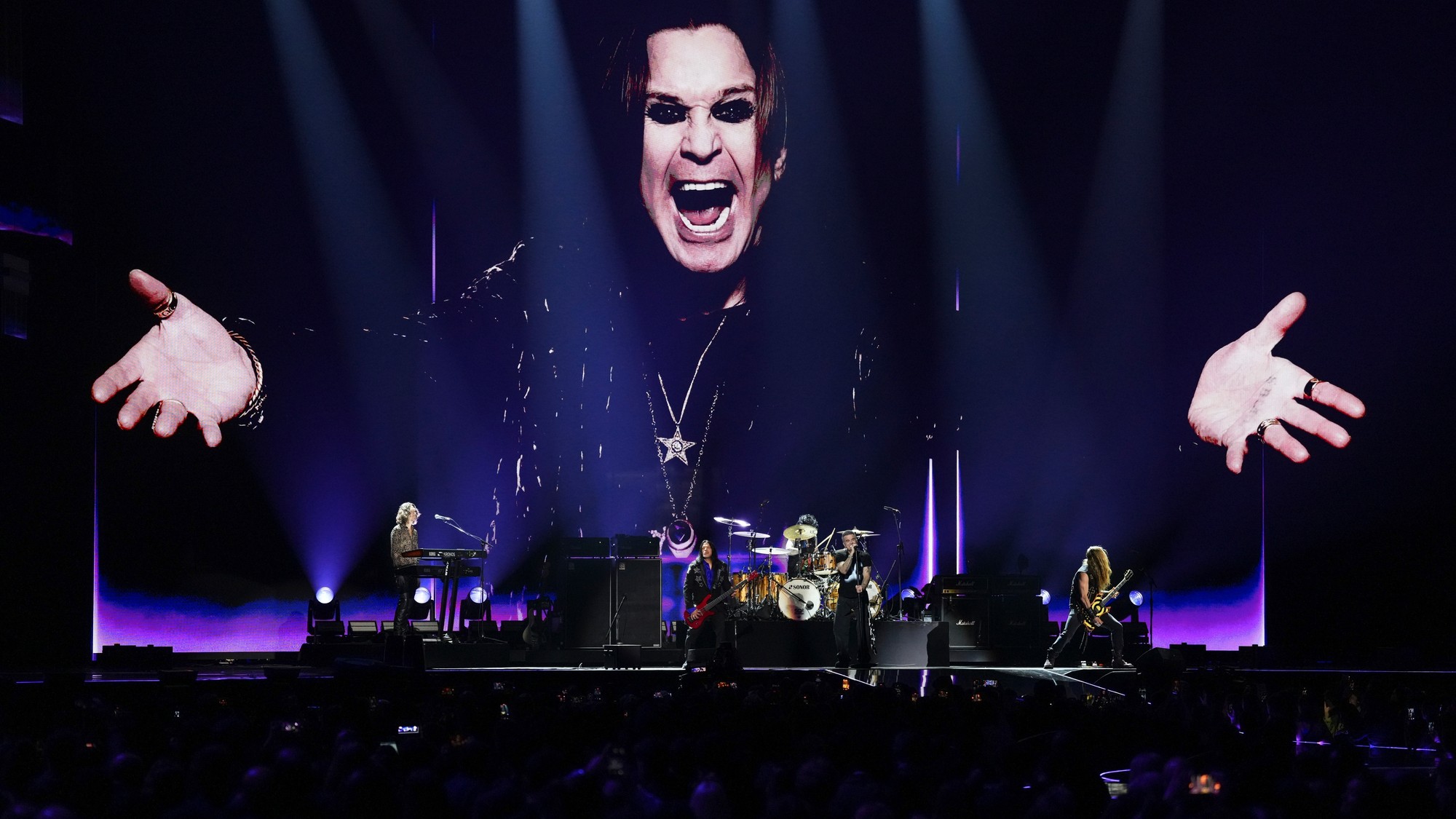 Vystúpenie Robbieho Williamsa na Brit Awards 2026. 