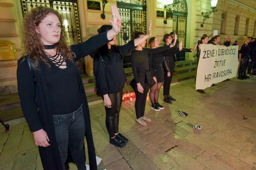 Protest przeciwko decyzji sądu, który wypuścił opracwów 15-latki