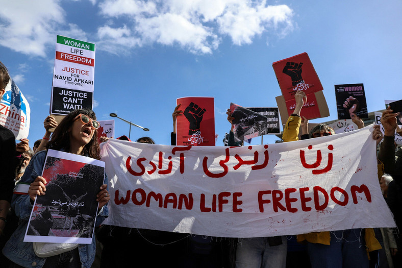 Demonstracja solidarności z irańskimi kobietami po śmierci Maszy Amini, Bruksela, 1 października 2022 r.