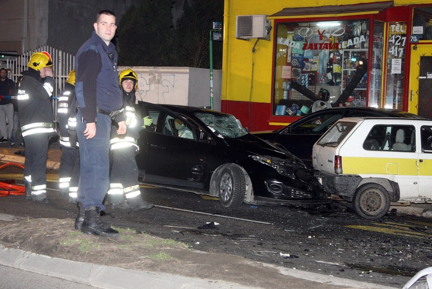 Smrskani "reno megan" i "fiat panda"