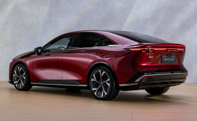 Nowa Mazda 6e