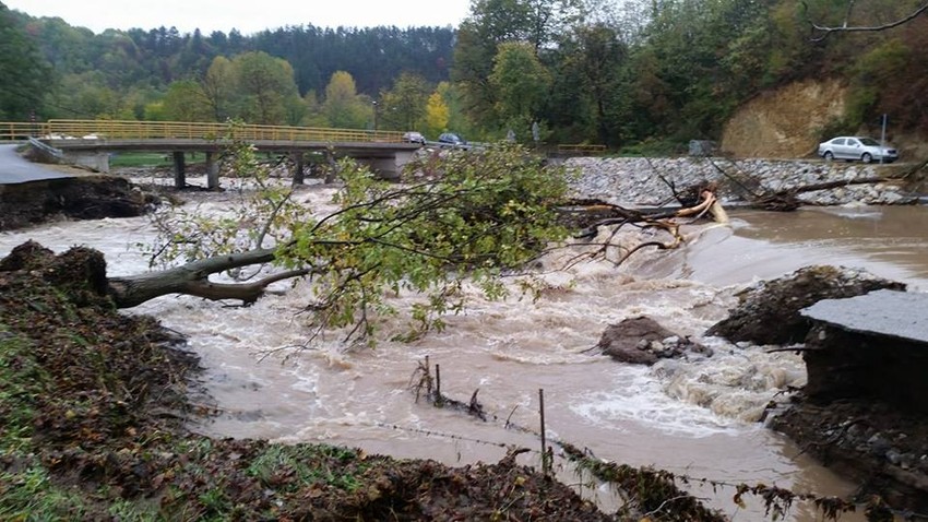 Gradac se izlio kod nove ustave