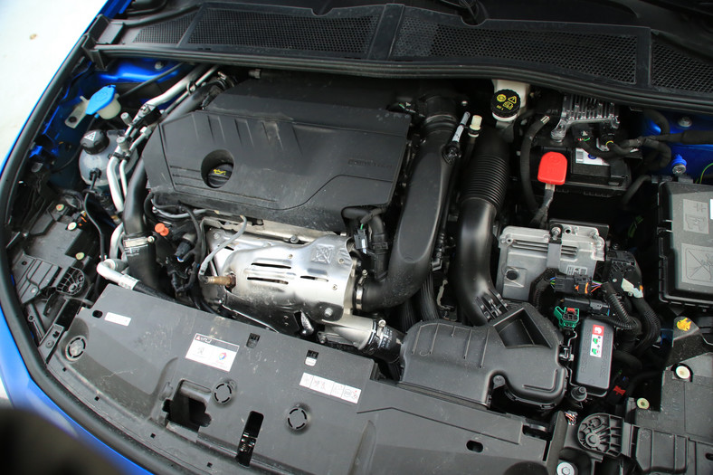 Peugeot 308 Hybryda Plug-in 225 EAT8 2021 III generacja