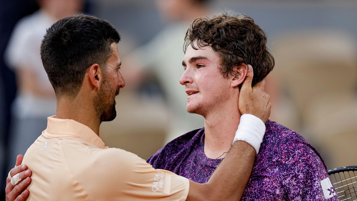 Novak Đoković i brazilski teniser Fonseka posle meča na Rolan Garosu | Foto: Getty Images