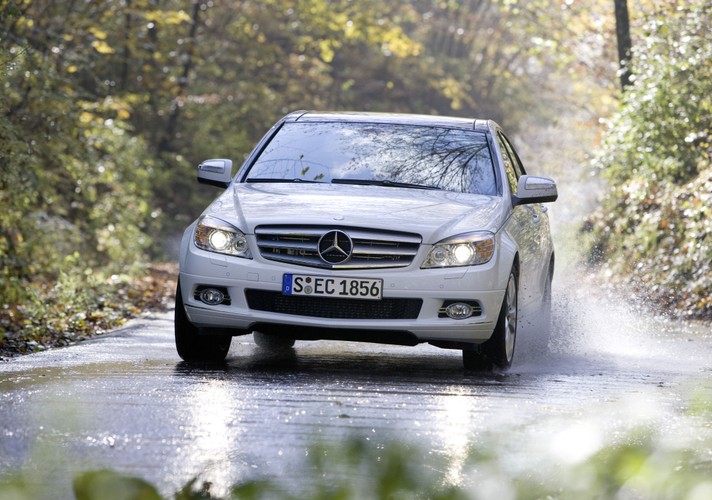 Mercedes klasy C - najmniej usterkowe używane auto klasy średniej wg TUV 2015