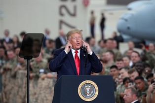 "America first" w kryzysie. Mit nowej polityki gospodarczej Trumpa runął