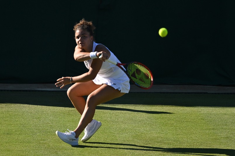 I wtedy weszły one, całe na biało. Najlepsze tenisistki grają na Wimbledonie [FOTO]