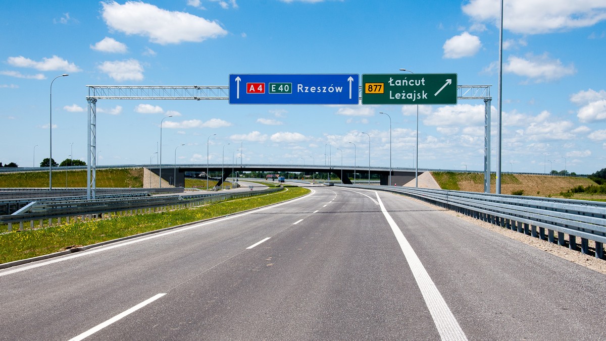 W nocy z poniedziałku na wtorek, w związku ze Światowymi Dniami Młodzieży, Generalna Dyrekcja Dróg Krajowych i Autostrad zacznie wprowadzać zmiany w organizacji ruchu wokół Krakowa. Obejmą one autostradę A4, drogę ekspresową S7 i drogę krajową nr 94.