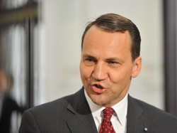 John Kerry dzwonił do Sikorskiego. Polska wyśle ludzi do Syrii?