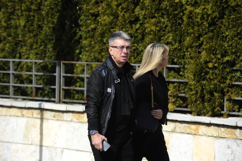 Saša Popović i Suzana Jovanović ispred kuće Jelene Karleuše