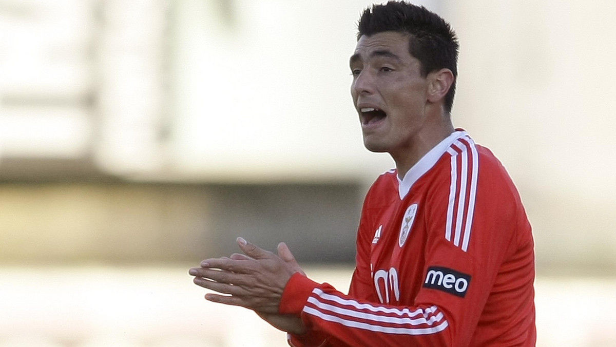 SL Benfica poinformowała na swojej oficjalnej stronie internetowej, że Oscar Cardozo zostanie w Lizbonie na trzy kolejne lata. Nowa umowa Paragwajczyka wygaśnie z końcem czerwca 2016 roku.