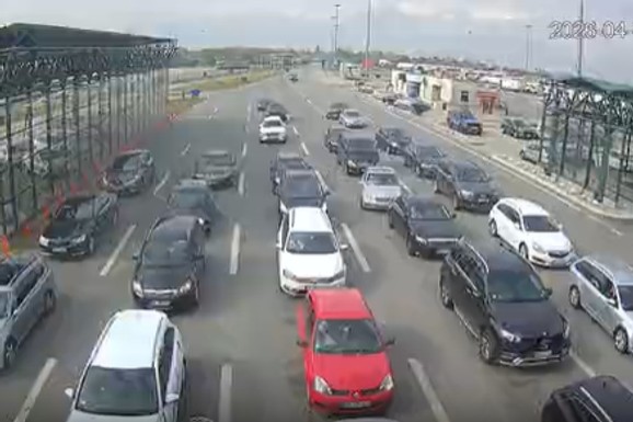 (FOTO) NEVIĐENE SCENE NA GRANICAMA Srbi se zbog slika sa ovog prelaza krste i ništa im NIJE JASNO: Evo gde su trenutno najduži redovi