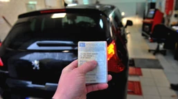 nowe badanie techniczne samochodu w 2025. żegnaj się z dowodem rejestracyjnym