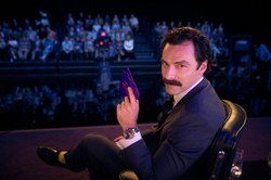 Nowy serial zabierze nas za kulisy telewizji lat 80. Kontrowersje jeszcze przed premierą