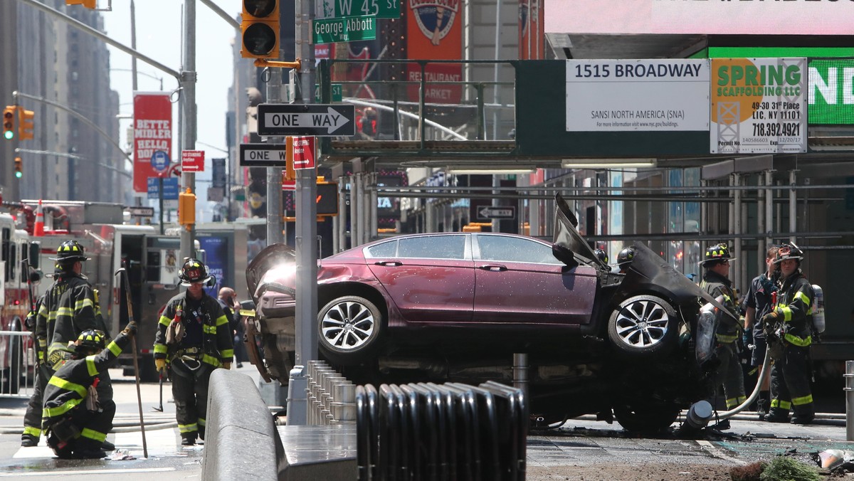 Nowy Jork: samochód wjechał w pieszych na Times Square