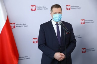 Uczniowie boją się wracać do szkół. Czarnek: 'Take it easy'