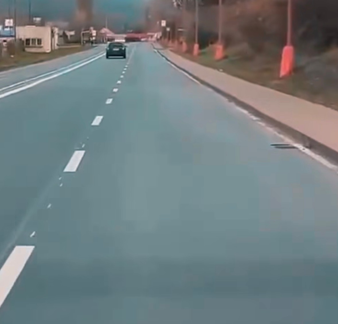 Opitý vodič v Malom Krtíši takmer vrazil do autobusovej zastávky.