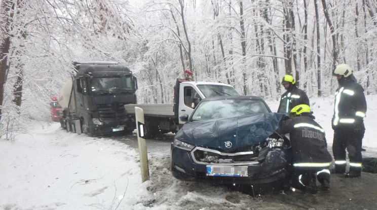 Három jármű ütközött össze Bőszénfánál / Fotó: Kaposvár HTP